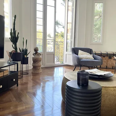 Luxe City Center: 3-Bedroom Apartment with Parking Near Beach Nice Exterior photo