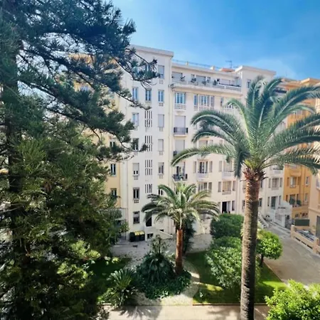 Luxe City Center: 3-Bedroom Apartment with Parking Near Beach Nice Exterior photo