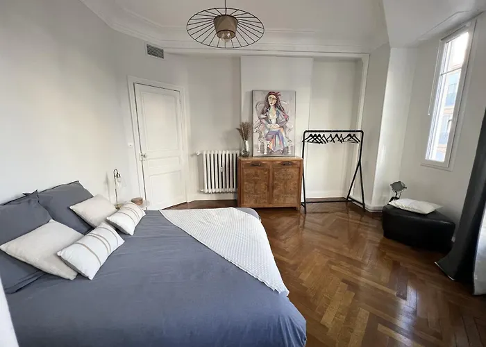 Luxueux Appartement 115M2, 3 Chambres Centre Ville Avec Parking A 5 Min Plage -Climatisation