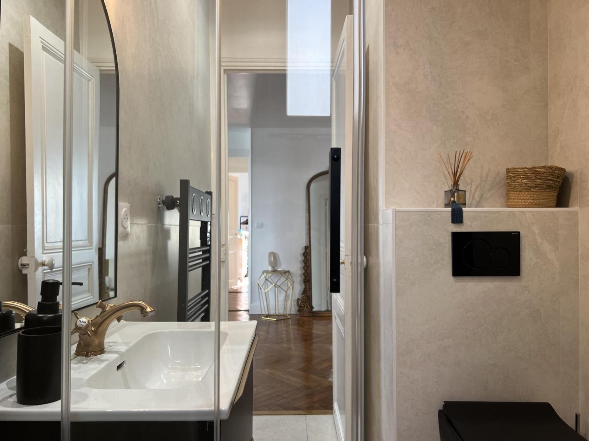 Apartment Luxe Center: 3-bedroom With Parking Near *