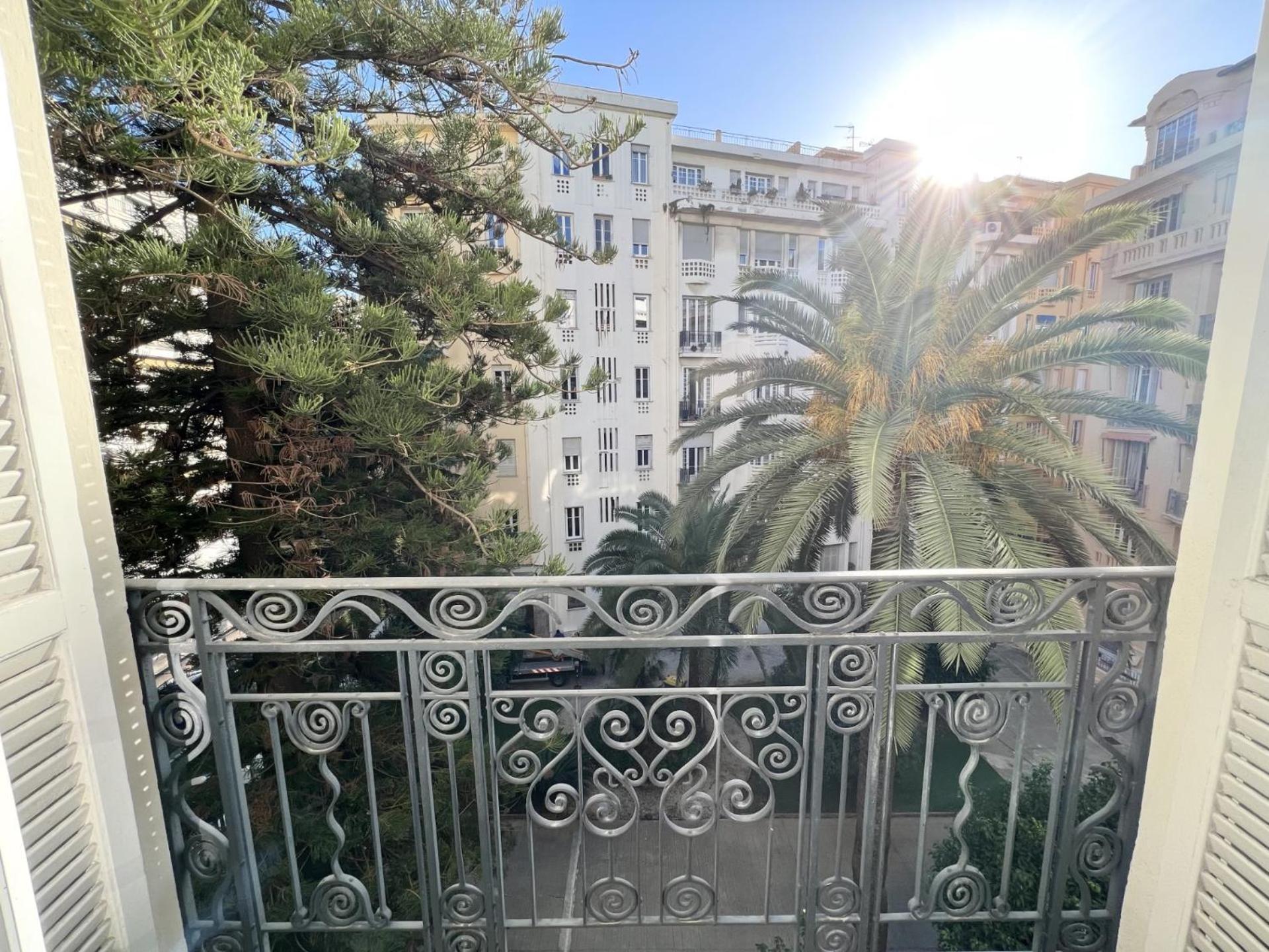 Luxe Center: 3-bedroom With Parking Near Apartment Nice